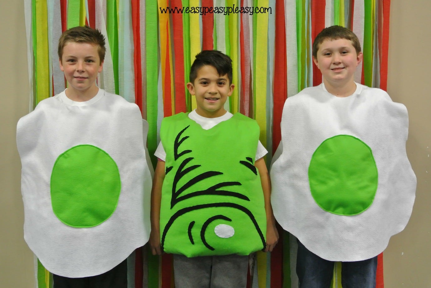 Dr. Seuss Green Eggs and Ham DIY Egg Costume - Easy Peasy Pleasy Green Eggs And Ham Diy Costume