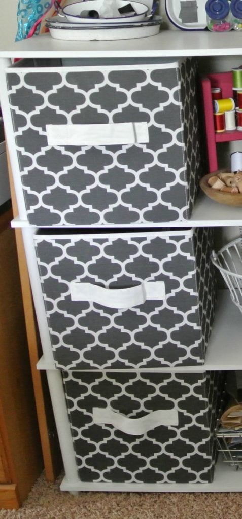 How to organize storage containers with free printable.