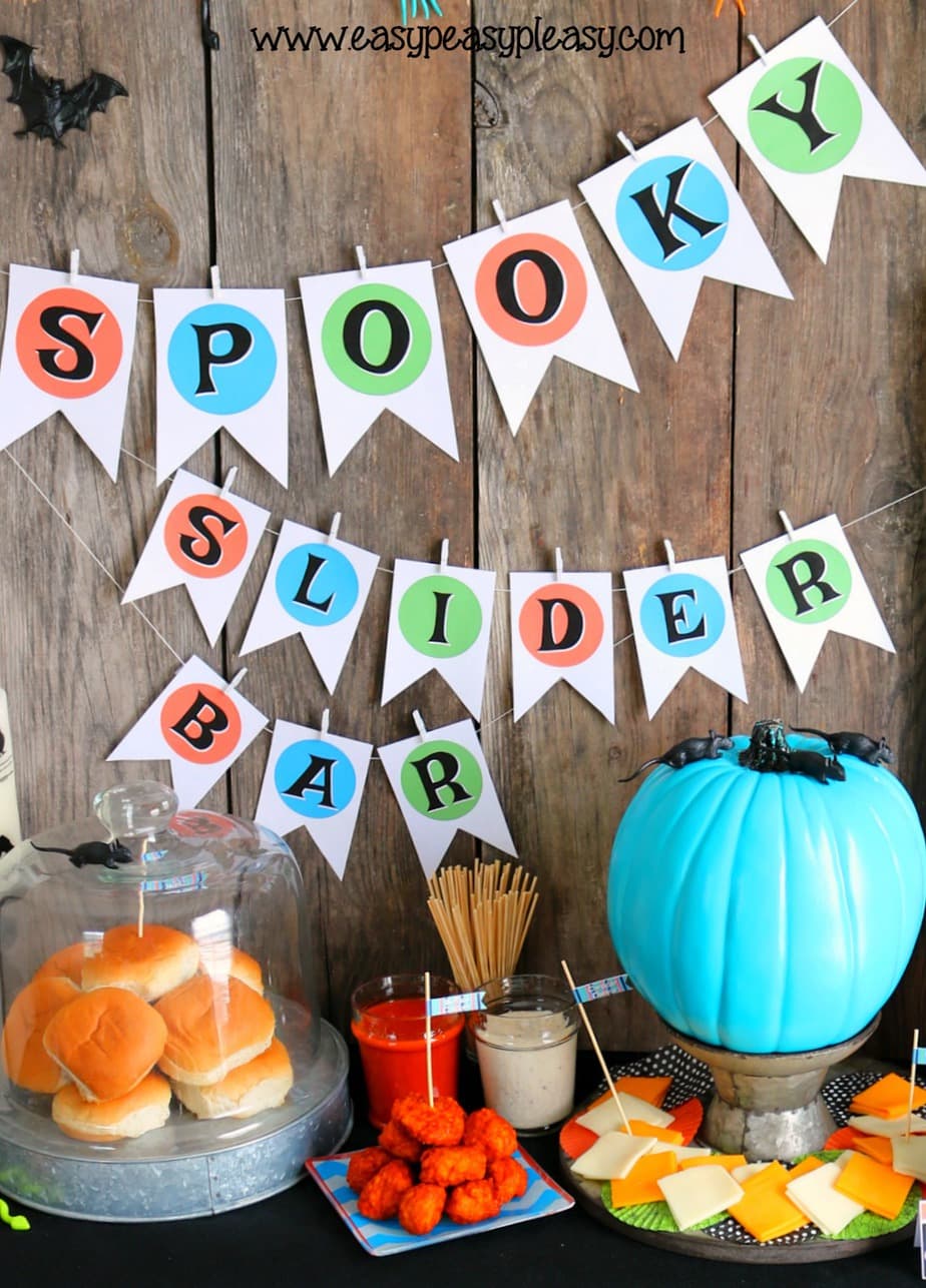 Super Easy Spooky Chicken Slider Bar with free printables at easypeasypleasy.com