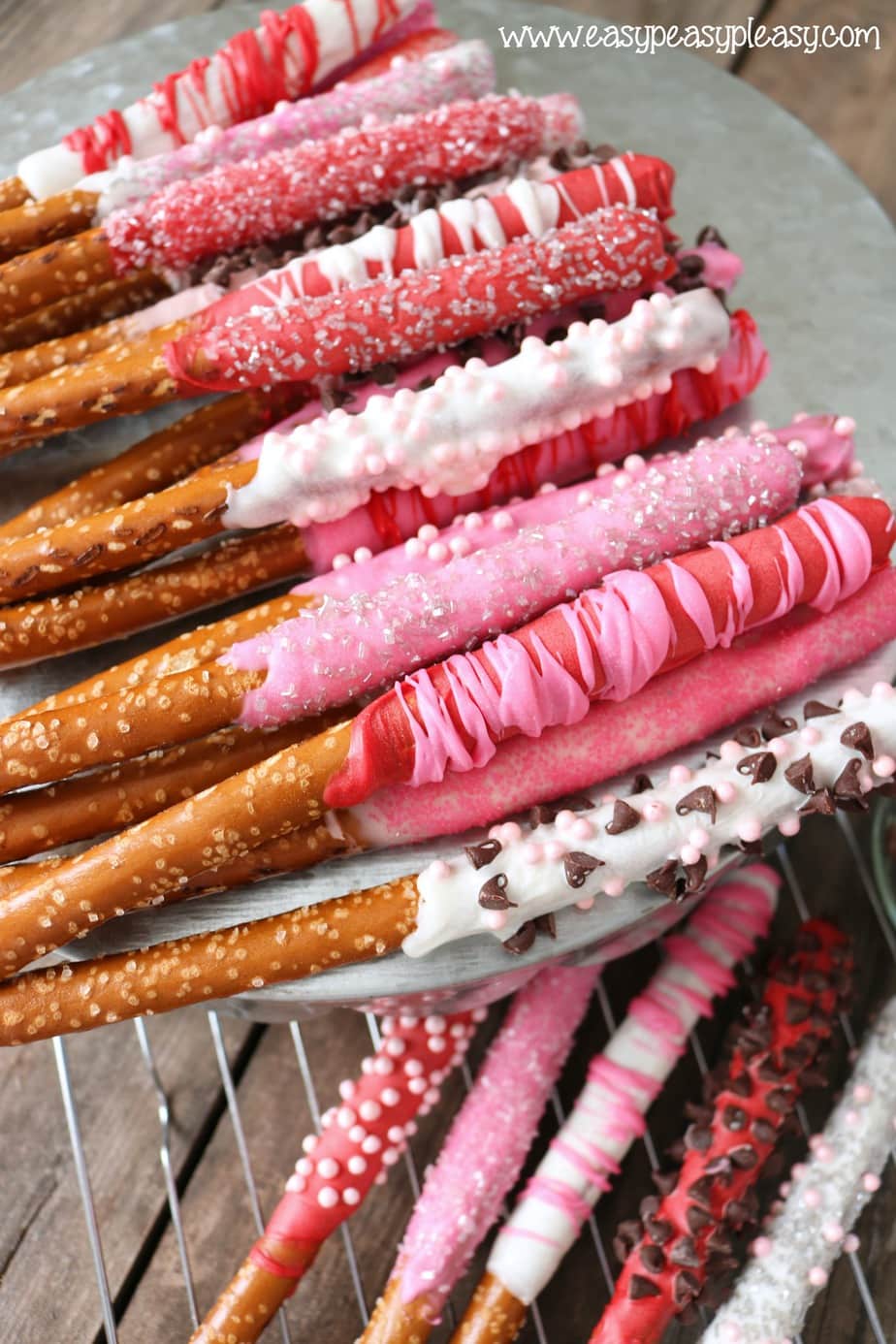 Easy Sweet Treats Valentines Pretzel Rods make Valentine Day Special.