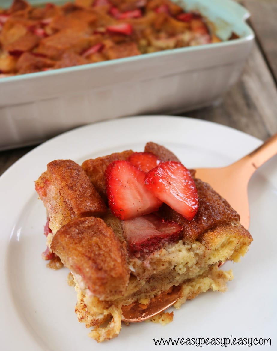 This Strawberry French Toast Casserole is sure to hit the spot at your next brunch or breakfast. Only 7 ingredients to bliss.