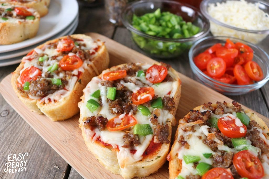 Texas Toast Garlic Bread Pizza For Busy Weeknights Easy Peasy Pleasy