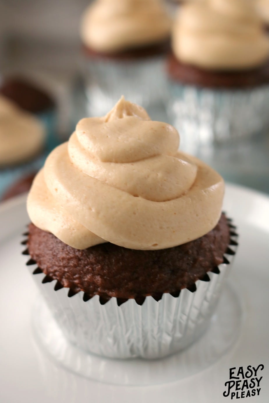 Make your boxed cupcakes so much better with this delectable homemade peanut butter Cream Cheese frosting. #easyfrosting #frosting #peanutbutterfrosting #creamcheese