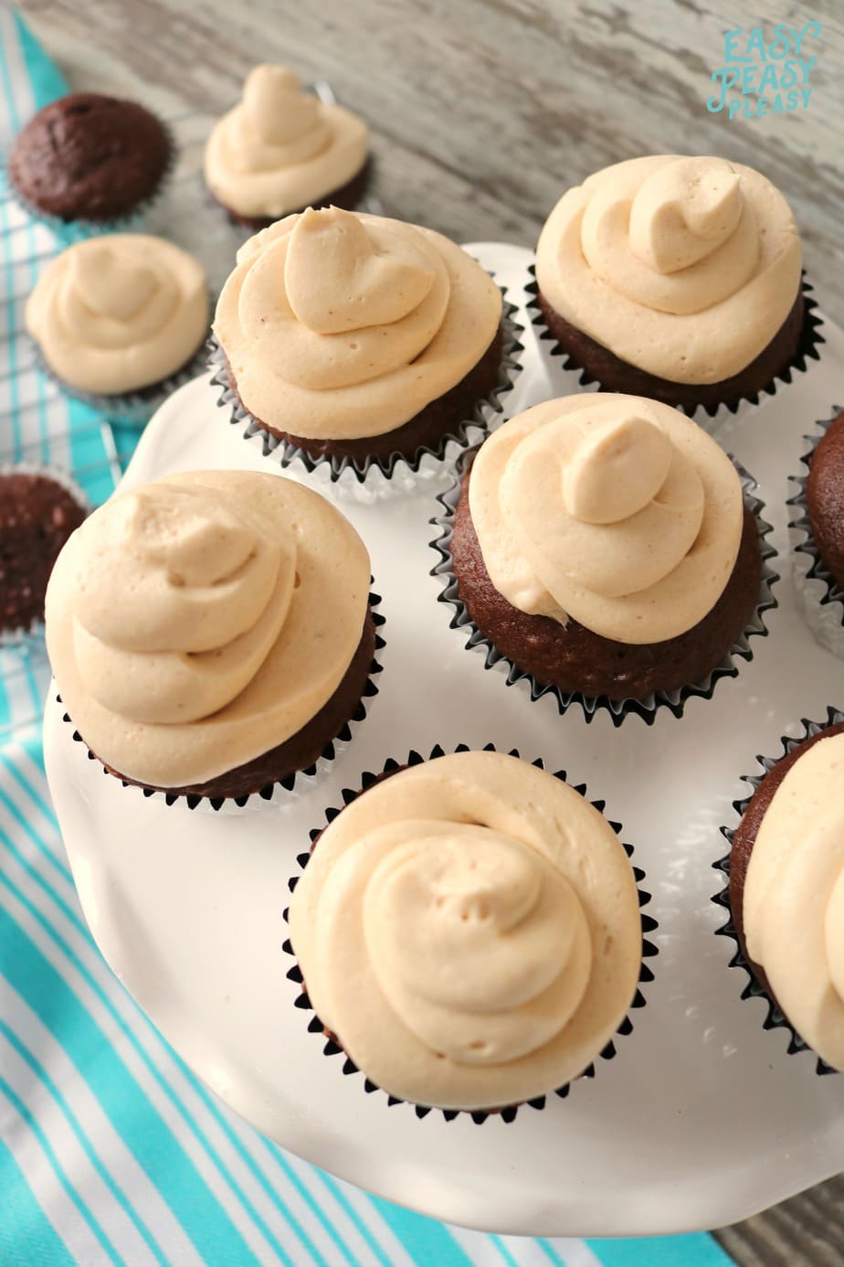 This delectable cream cheese cheese peanut butter frosting is the perfect addition to take your cupcakes to the next level. Only 4 Ingreidents to the best peanut butter cream cheese frosting.