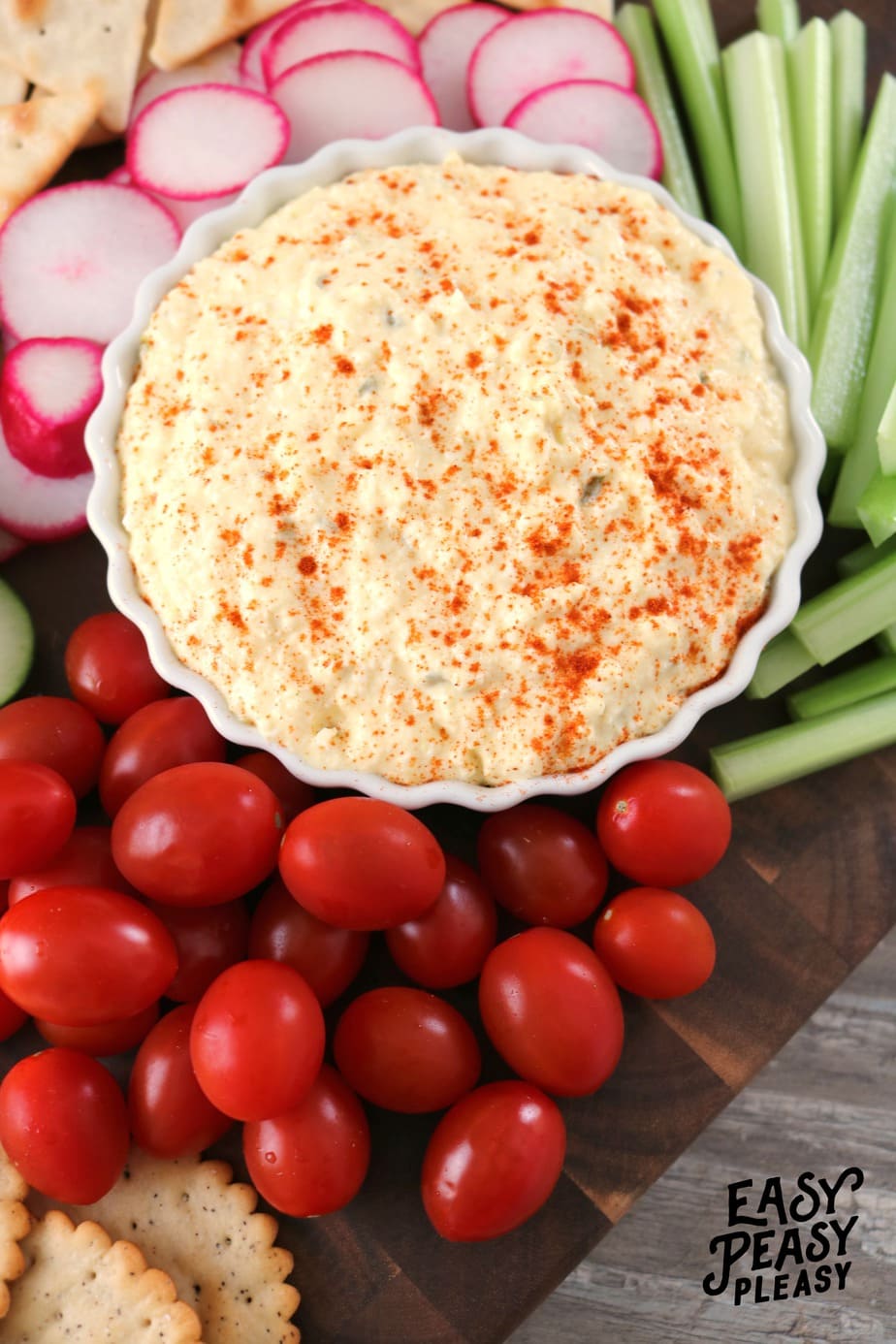 Deviled Egg Dip using only 5 Ingredients. #deviledegg #deviledeggs #deviledeggdip #appetizer