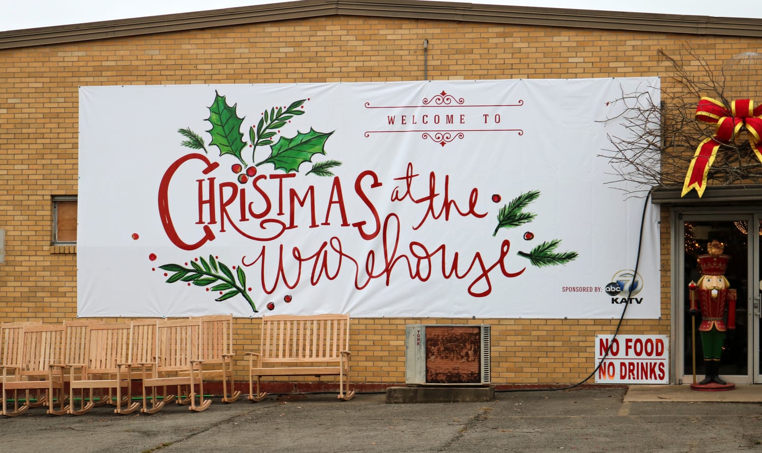 (AD) Christmas at the Warehouse Guess and Company EasyPeasyPleasy.com