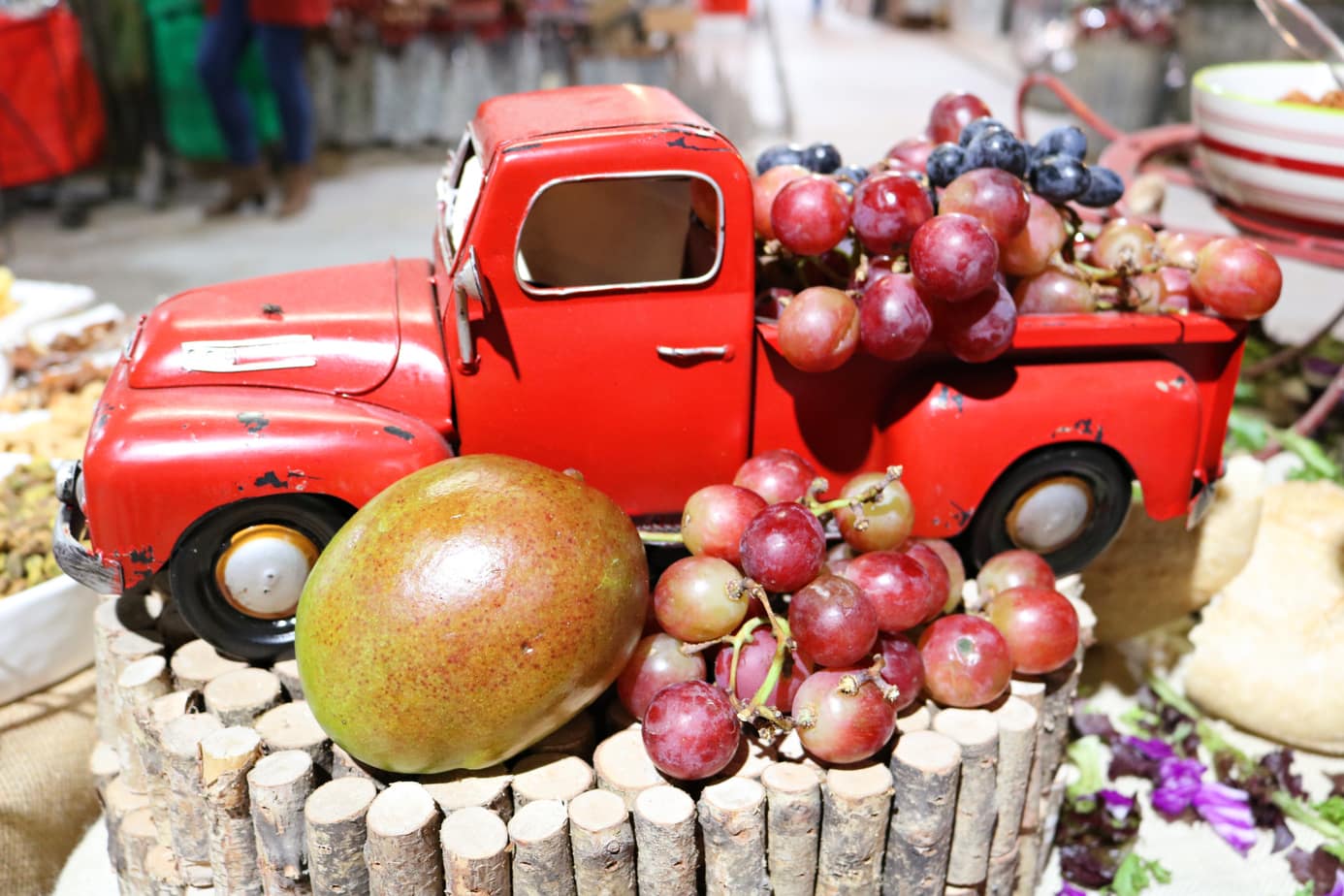 (AD) Food Served in a Red Truck perfect for Christmas at Guess and Company Warehouse Sale. EasyPeasyPleasy.com