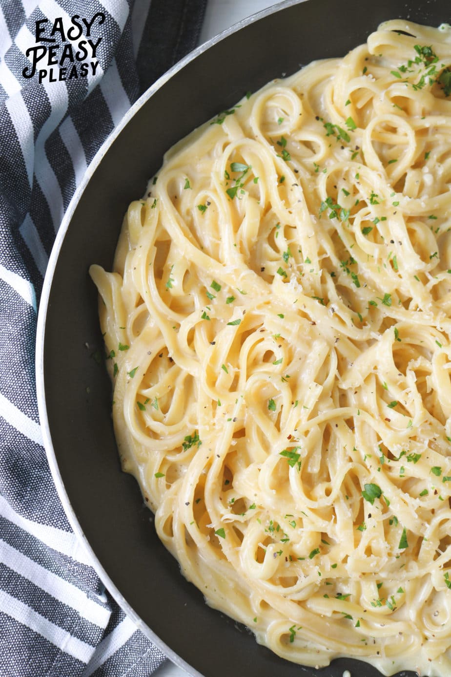 One Pan Fettuccine Ready In 25 Minutes - Easy Peasy Pleasy